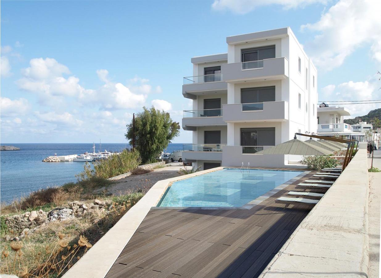 Potideon Bay Luxury Apartments Cárpatos Exterior foto