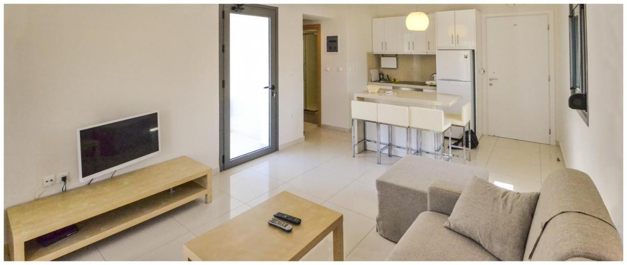 Potideon Bay Luxury Apartments Cárpatos Exterior foto